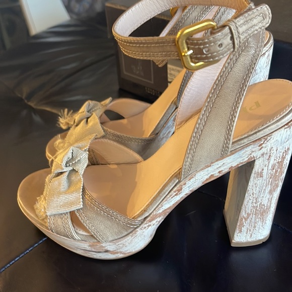 Prada Leather Sandal With Bow Detail Like New - Picture 3 of 6